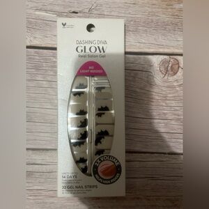 Dashing Diva Glow Gel Nail Strips NIB 32 Gel nail strips